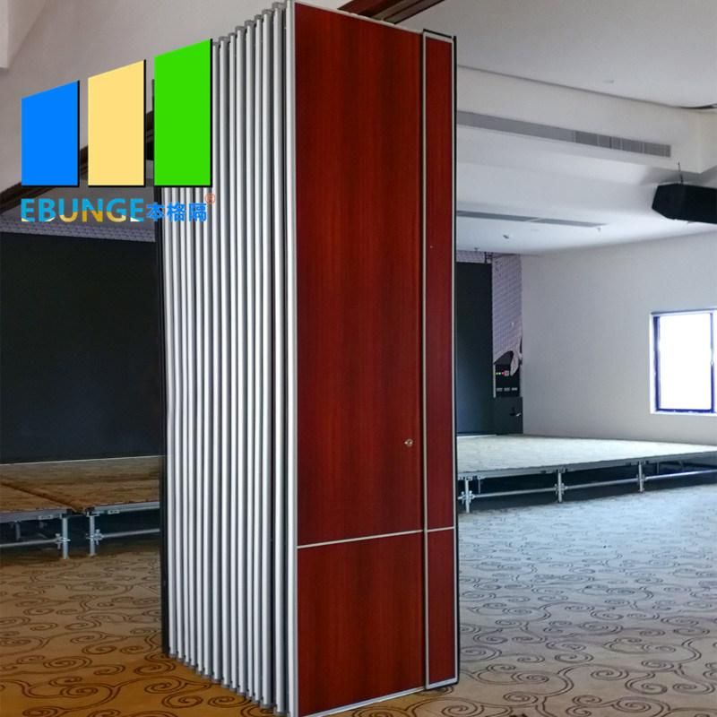 Hanging Movable Exhibition Hall Wood Folding Doors Soundproof Acoustic Partition