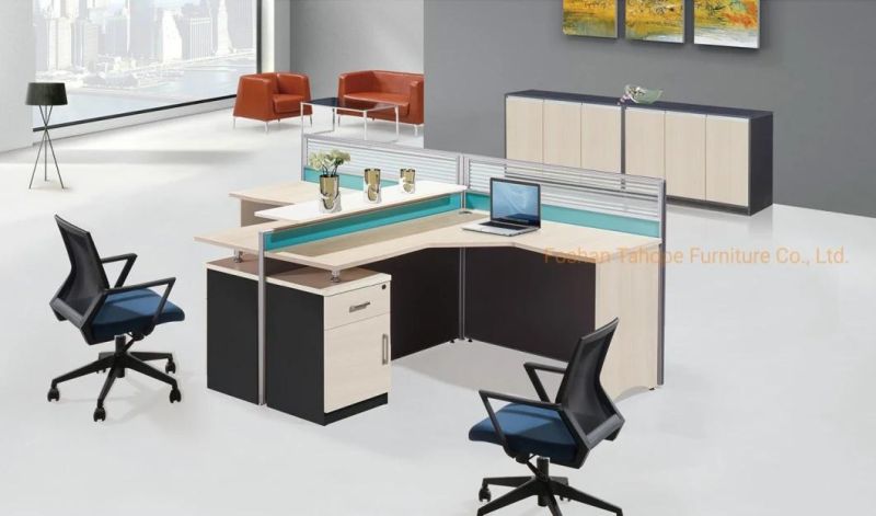 Classic Wooden Office Furniture L-Shaped Glass Partition 2 Seats Staff Workstation Table