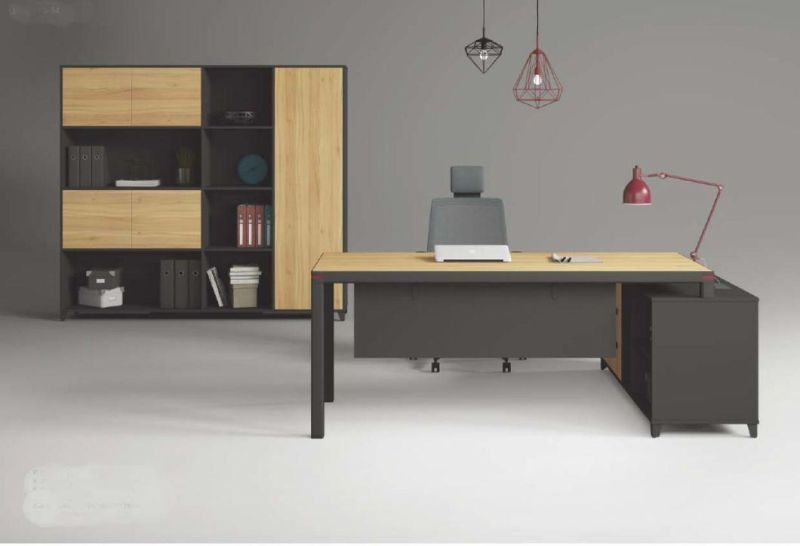 China Simple Design Office Furniture White Computer Desk with Metal Leg (SZ-ODR417)