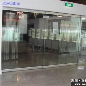 Operable Partition Walls with Glass Material