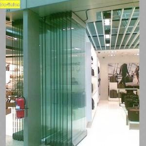 Operable Glass Partition Walls for Upscale Shopping Mall