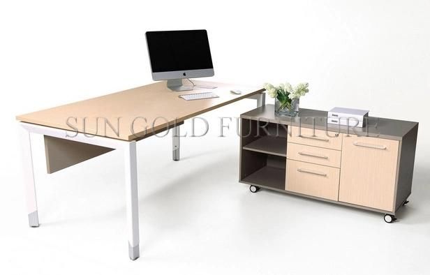 Fashion Style Office Desk with Steel Foot Office Computer Table for Manager (SZ-OD015)