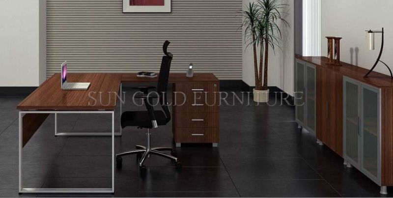 Office Furniture Elegant Wood Modern Desk (SZ-OD292)